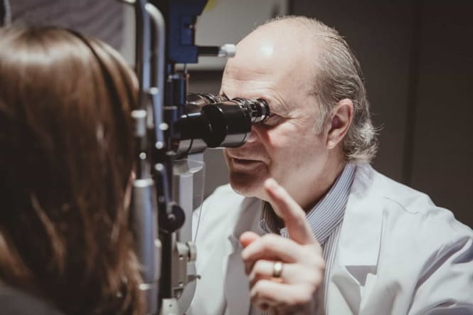 6 Early Cataract Symptoms You Should Know | Kansas City Cataract Surgeons