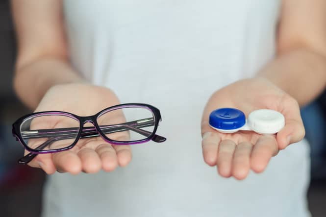 The Pros and Cons of Contact Lenses and Eyeglasses